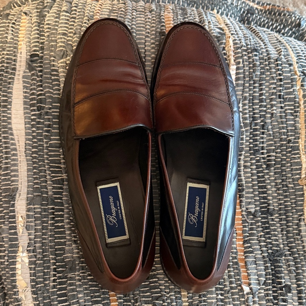 Men's Classic Black and Brown Loafers - Picture 3 of 4